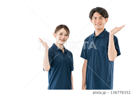 介護施設,病院,デイサービスで働くケアマネージャー,理学療法士,作業療法士の介護職員の男女スタッフ 136776352