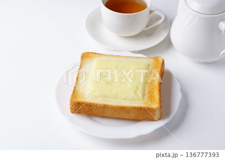 とろけるチーズ食パン とろけるチーズ食パン 136777393