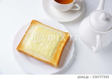とろけるチーズ食パン とろけるチーズ食パン 136777395