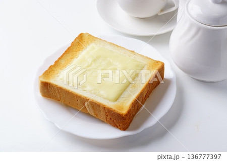 とろけるチーズ食パン 136777397