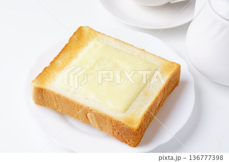 とろけるチーズ食パン 136777398