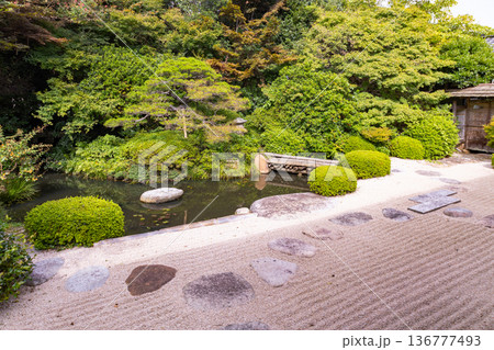 松江藩主　菩提寺　月照寺　書院から望む庭園 136777493