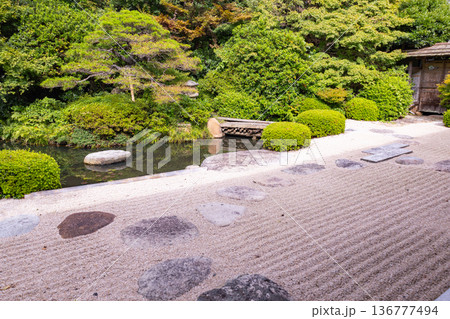 松江藩主　菩提寺　月照寺　書院から望む庭園 136777494