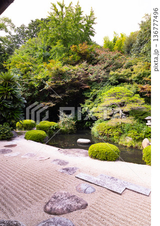 松江藩主　菩提寺　月照寺　書院から見る庭園 136777496