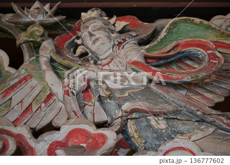 浄楽寺本堂に残る天女の木彫装飾 136777602
