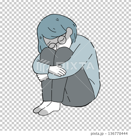 暗い女性 体育座り 眼鏡 136778444