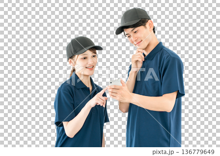 身穿polo衫制服的運輸和配送公司男女員工,司機 身穿polo衫制服的運輸和配送公司男女員工,司機 136779649