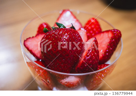 フルーツパフェ フルーツパフェ 136779944