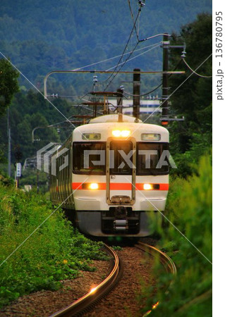 富士山を眺めつつ『御殿場線』を征く… 【313系電車】 富士山を眺めつつ『御殿場線』を征く… 【313系電車】 136780795