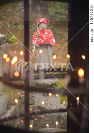地蔵とロウソク 地蔵とロウソク 136781016