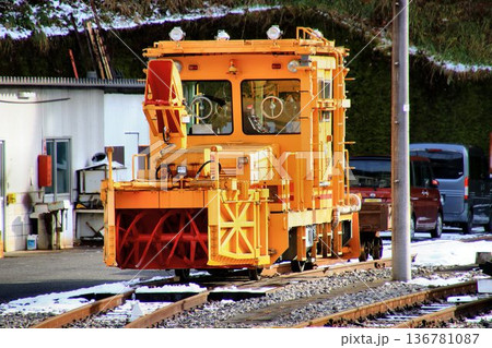 新藤原駅構内に留置中の『ラッセル車』 136781087