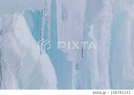 凍り付いた氷柱 凍り付いた氷柱 136781131