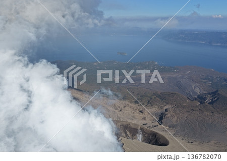 ドローンによる桜島火口高高度撮影 136782070