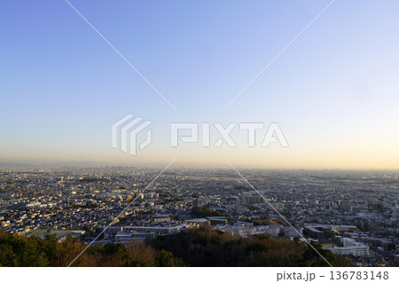 高台から見た池田市内夕景 高台から見た池田市内夕景 136783148