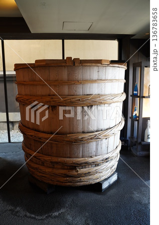 醤油屋の樽 136783658