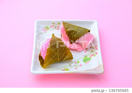 道明寺と桜餅 136785085