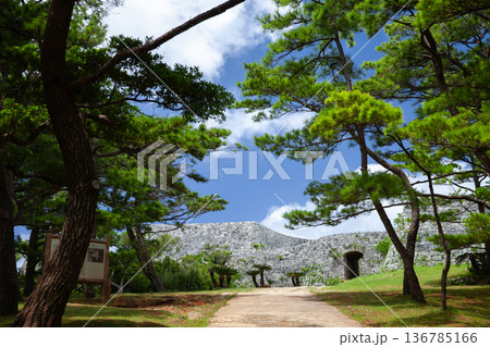 城壁が美しい座喜味城跡 城壁が美しい座喜味城跡 136785166