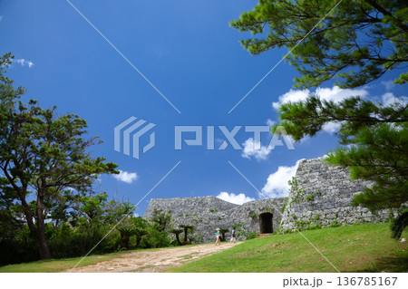 城壁が美しい座喜味城跡 城壁が美しい座喜味城跡 136785167