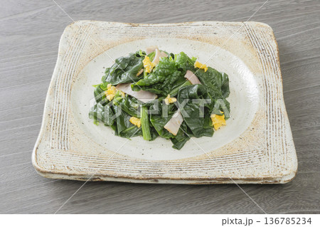 ちぢみほうれん草の中華風炒め物 ちぢみほうれん草の中華風炒め物 136785234