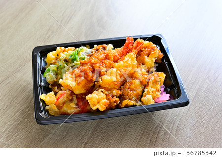 海老天重の弁当 136785342