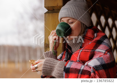 Enjoying warm moments with tea in cozy surroundings on a chilly autumn day Enjoying warm moments with tea in cozy surroundings on a chilly autumn day 136785822