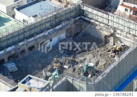 ビル解体工事現場 階上解体工法 ビル解体工事現場 階上解体工法 136786291