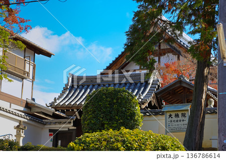 traditional temple in Chome Honmachi near Tofuku ji 136786614