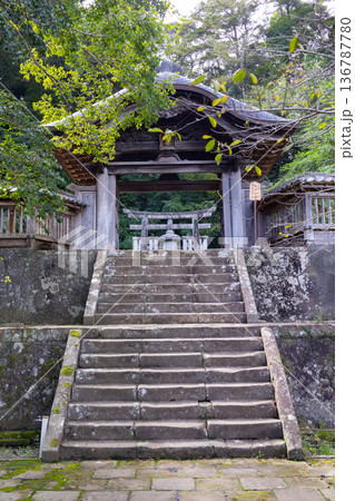 松江藩主　菩提寺　月照寺　松江藩の七代松平治郷公　墓所 136787780