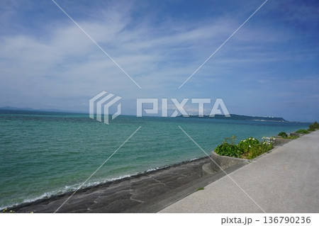 沖縄の風景の中で 沖縄の風景の中で 136790236