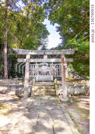 松江藩主　菩提寺　月照寺　松江藩の六代松平宗衍公　墓所 136790919