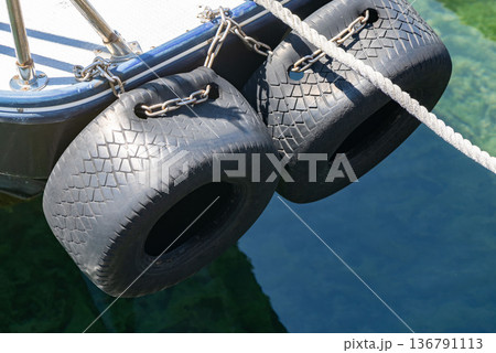 船の防舷材 136791113