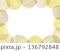水彩風のラフな水玉フレーム(黄色) 136792848