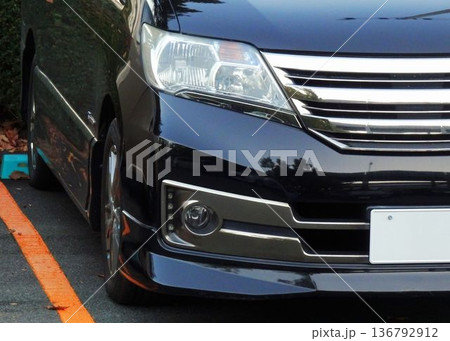 自動車イメージ　日産セレナ ライダーのフロントマスク 136792912