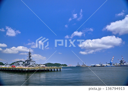 【神奈川】横須賀　ヴェルニー公園からの眺め（海上自衛隊公開日） 136794913