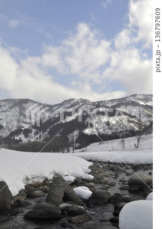 冬の雪景色 136797609