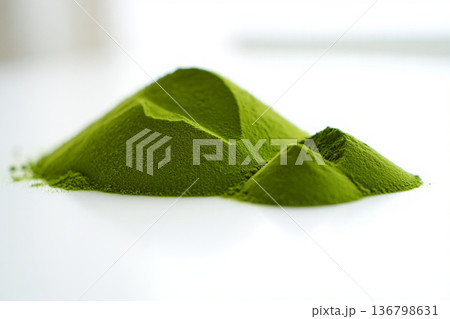 macro view of green tea powder 136798631