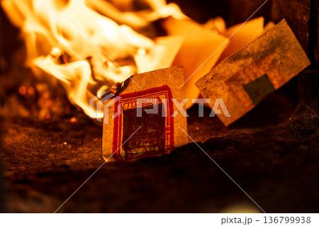 墓参り お墓参り 焼却 136799938