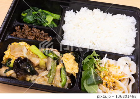 おいしい豚肉玉子炒めの中華弁当 おいしい豚肉玉子炒めの中華弁当 136801468