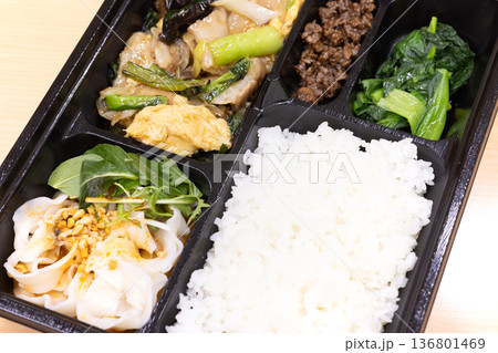 おいしい豚肉玉子炒めの中華弁当 おいしい豚肉玉子炒めの中華弁当 136801469