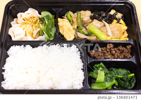 おいしい豚肉玉子炒めの中華弁当 136801471