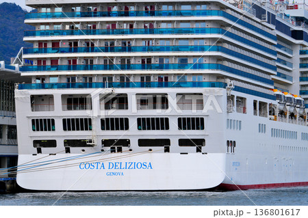 神戸港に停泊中の豪華客船 コスタ・デリチョーザ(Costa Deliziosa) 神戸港に停泊中の豪華客船 コスタ・デリチョーザ(Costa Deliziosa) 136801617