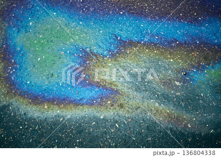 Iridescent oil slick creating colorful rainbow abstract pattern 136804338