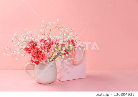 Carnations in a circle, abstract spring floral background. Creative modern bouquet, minimal holiday concept. Postcard for womens day or mothers day, happy birthday, wedding, banner for the screen, Carnations in a circle, abstract spring floral background. Creative modern bouquet, minimal holiday concept. Postcard for womens day or mothers day, happy birthday, wedding, banner for the screen, 136804935