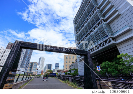 晴れた日に堂島川沿いの大阪・中之島バンクスを散歩してみる(その2) 晴れた日に堂島川沿いの大阪・中之島バンクスを散歩してみる(その2) 136806661