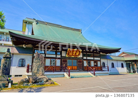 小樽市指定歴史的建造物 第60号 龍徳寺本堂 小樽市指定歴史的建造物 第60号 龍徳寺本堂 136807135