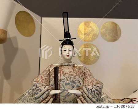 お内裏様アップ 136807613