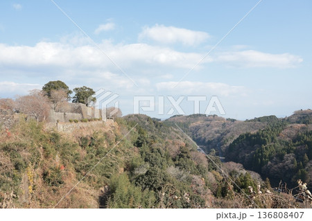 「荒城の月」のモデル・岡城跡からの眺望（大分県竹田市） 136808407