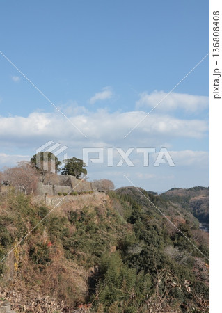 「荒城の月」のモデル・岡城跡からの眺望（大分県竹田市） 136808408