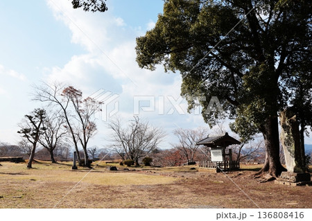 「荒城の月」のモデル・岡城跡　本丸跡（大分県竹田市） 136808416