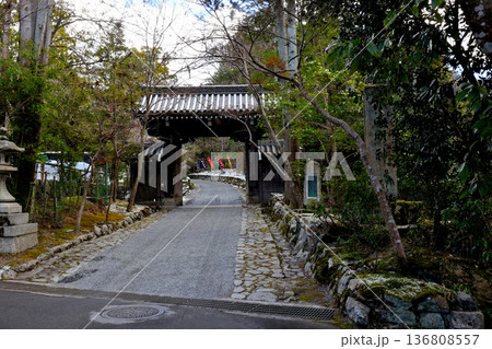 赤山禅院の門とそこに至る道 赤山禅院の門とそこに至る道 136808557